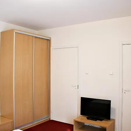 Zalias Namas Apartament